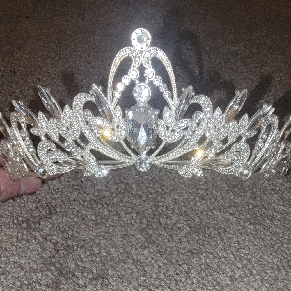 Tiara - Picture 4 of 4